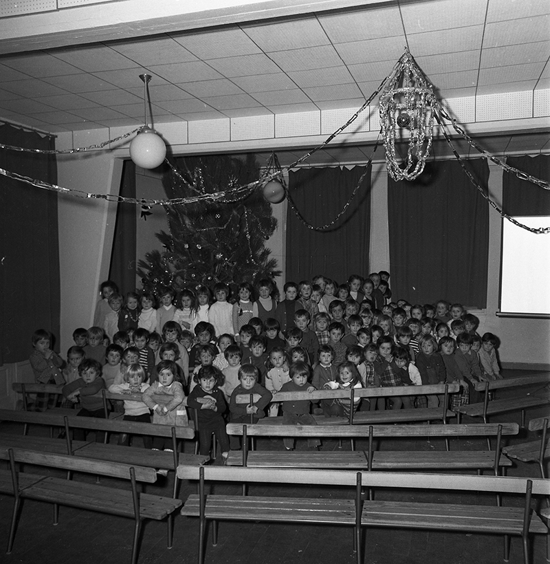 Arbre de Noël de l'école maternelle 1971